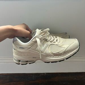 Cream new balance 2002